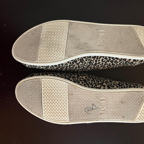 Toms Black and Tan Animal Print Canvas Flats Slip-On Loafers Size 11 W - Picture 6 of 6